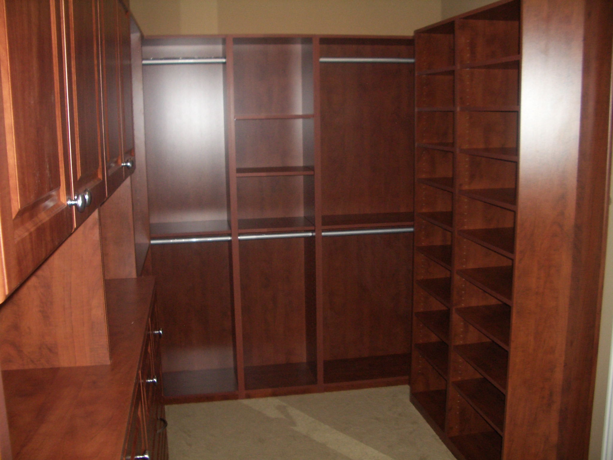 Closet organizers and custom closet storage solutions