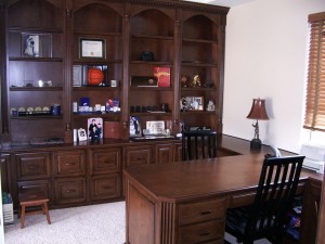 Built in desk with bookshelves